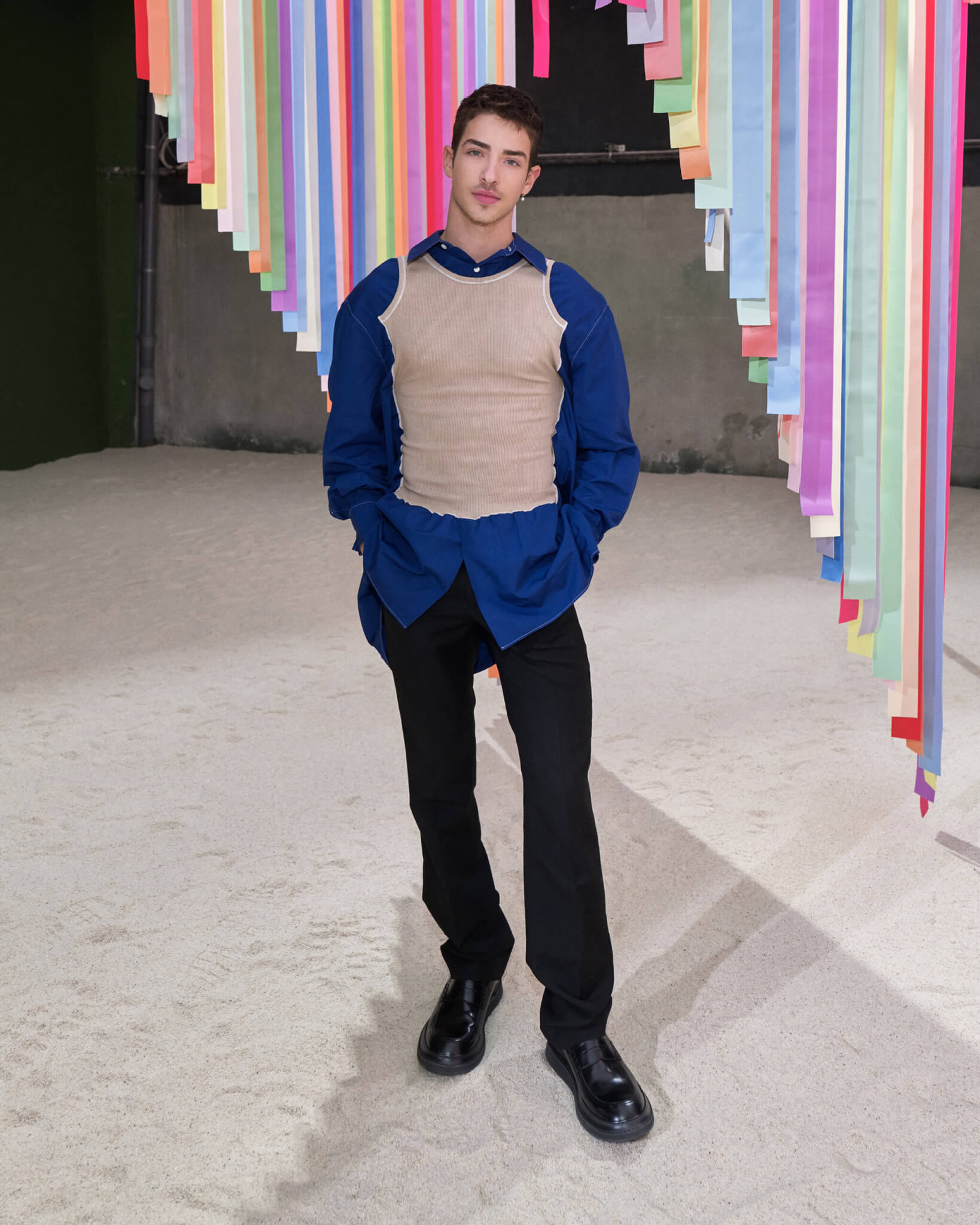 Manu Rios Loewe sfilata parigi fall winter 2022 2023 attore influencer gay