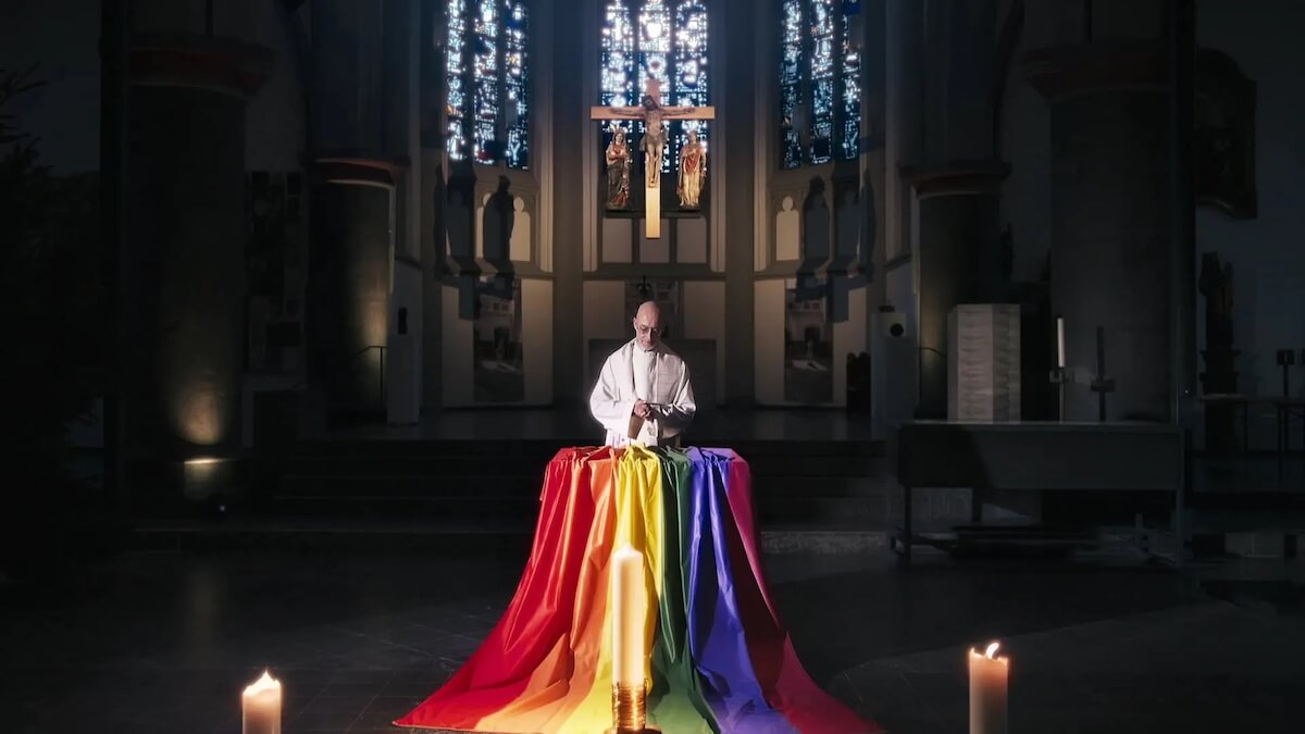 #OutInChurch, 125 dipendenti o collaboratori della Chiesa tedesca fanno coming out in tv