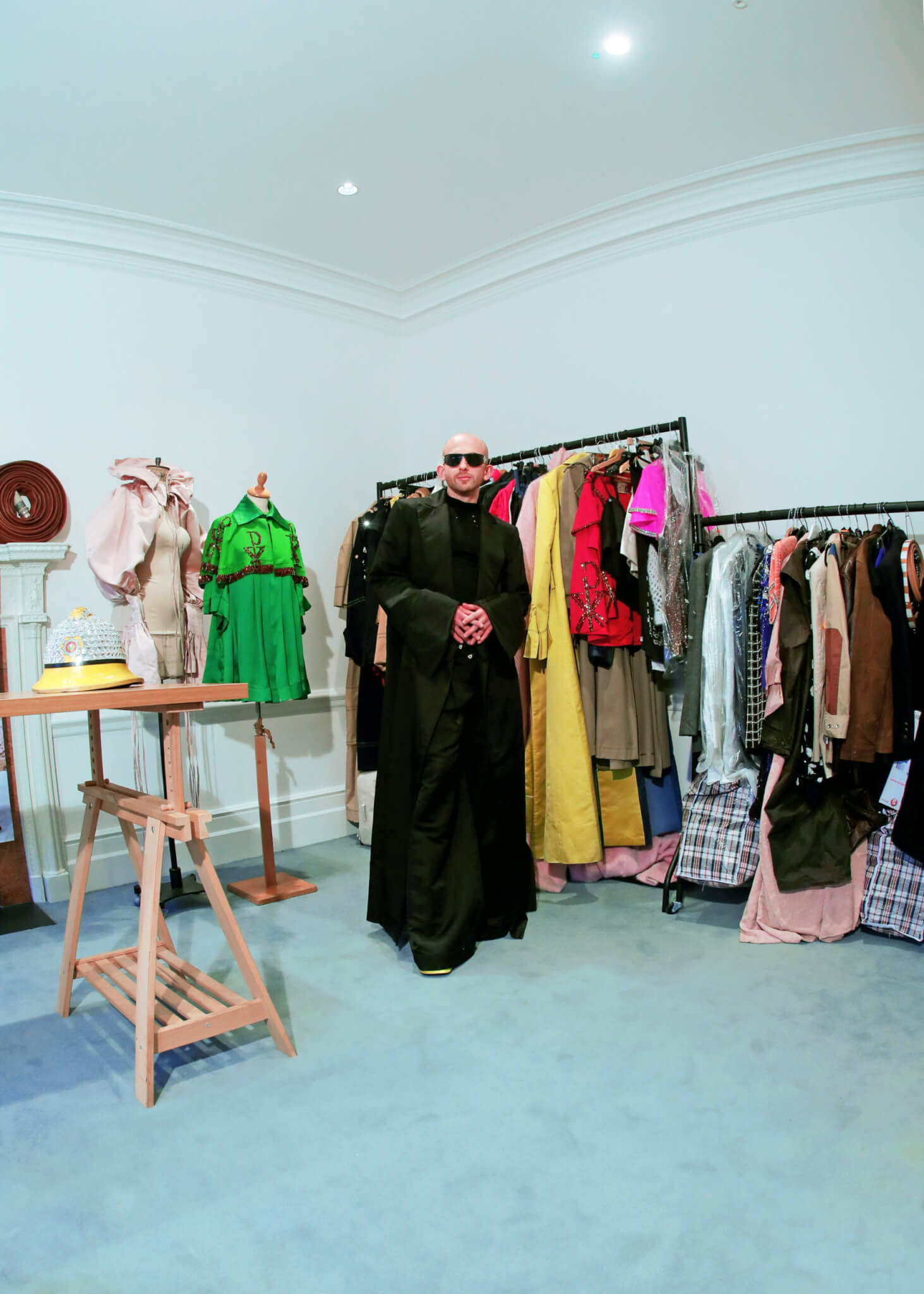 Patrick McDowell: moda, sostenibilità, upcycling e leggerezza - Intervista - Patricks studio11 scaled - Gay.it
