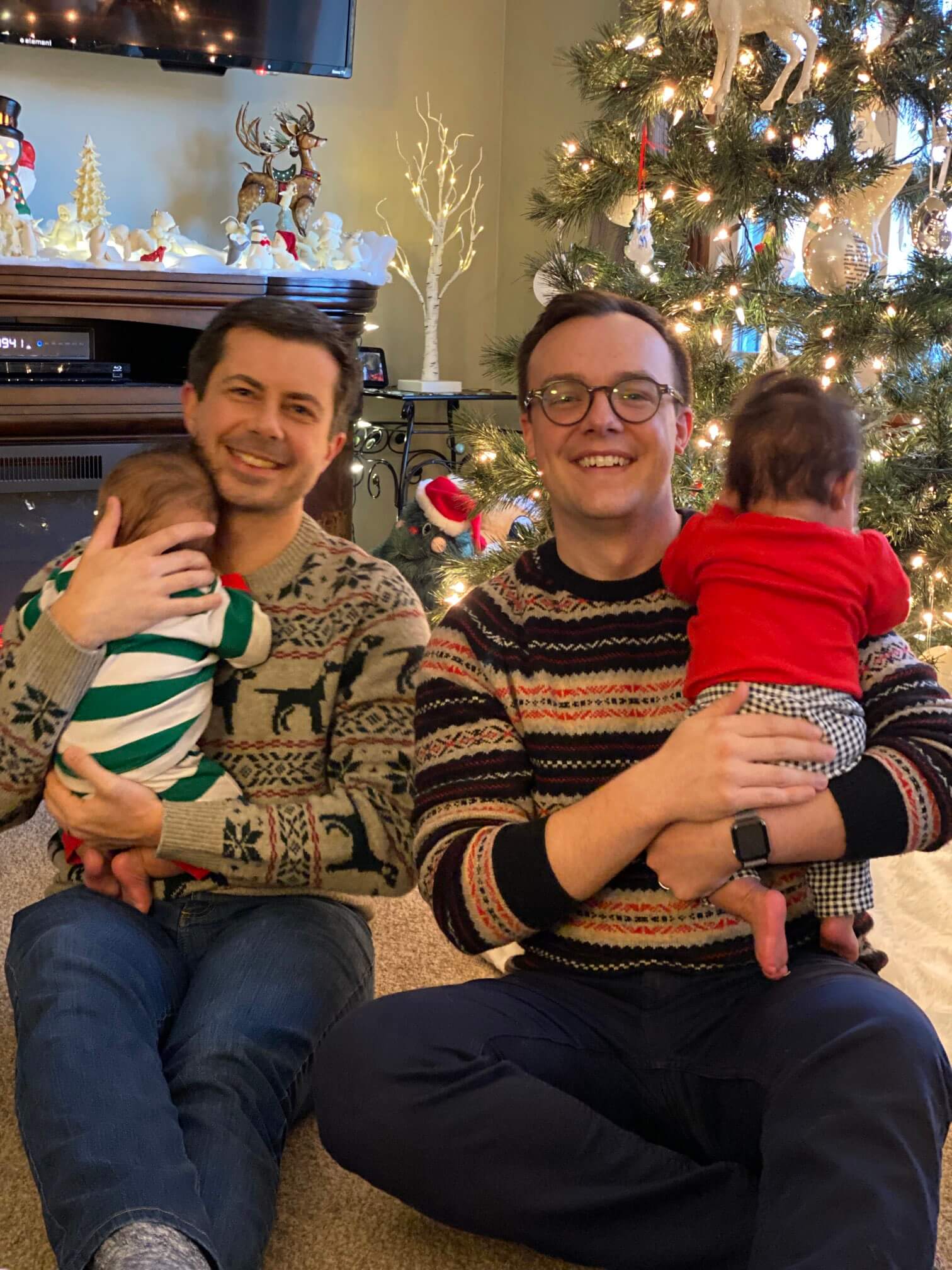 Pete Buttigieg è in testa alle primarie democratiche del 2028, il nuovo sondaggio - Pete e Chasten Buttigieg 3 - Gay.it