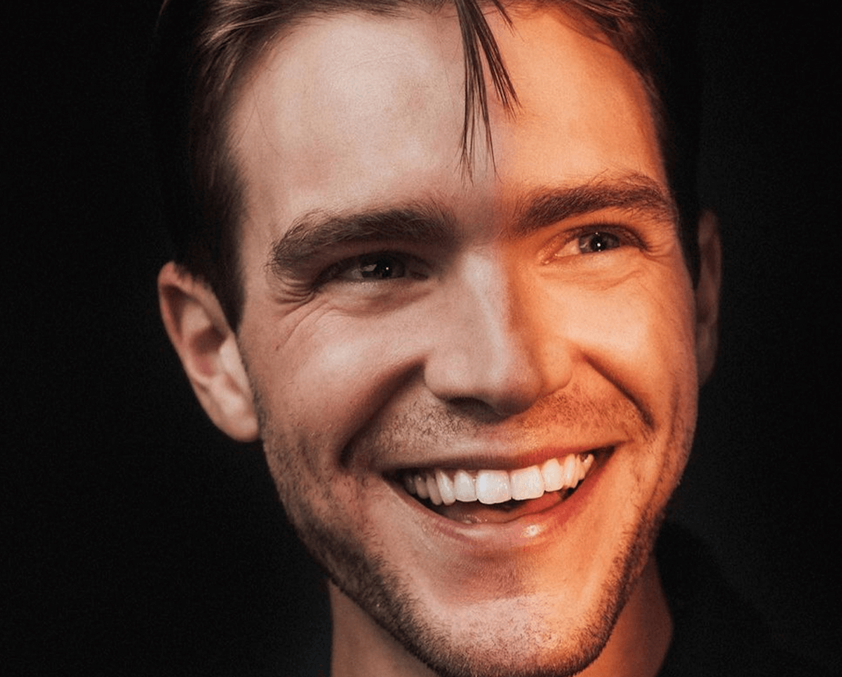 Andrew Burnap, un attore “fluido” come protagonista maschile del live-action Disney di Biancaneve