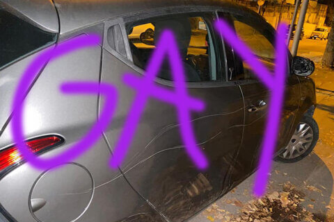 auto distrutta scritta gay vandalizzata omofobia torino ddl zan