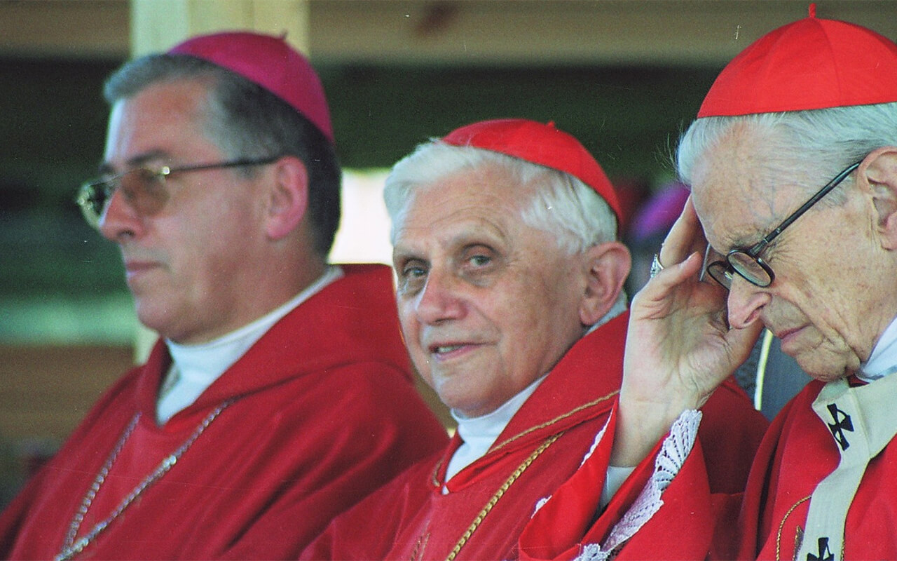Pedofilia: “Ratzinger coprì 23 abusi su minori tra 8 e 16 anni” l’accusa al Papa emerito