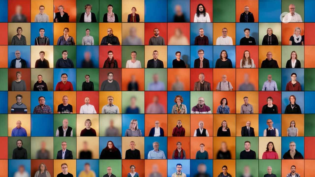 #OutInChurch, 125 dipendenti o collaboratori della Chiesa tedesca fanno coming out in tv - wie gott uns schuf s das erste 20220124 1280x720 1 - Gay.it