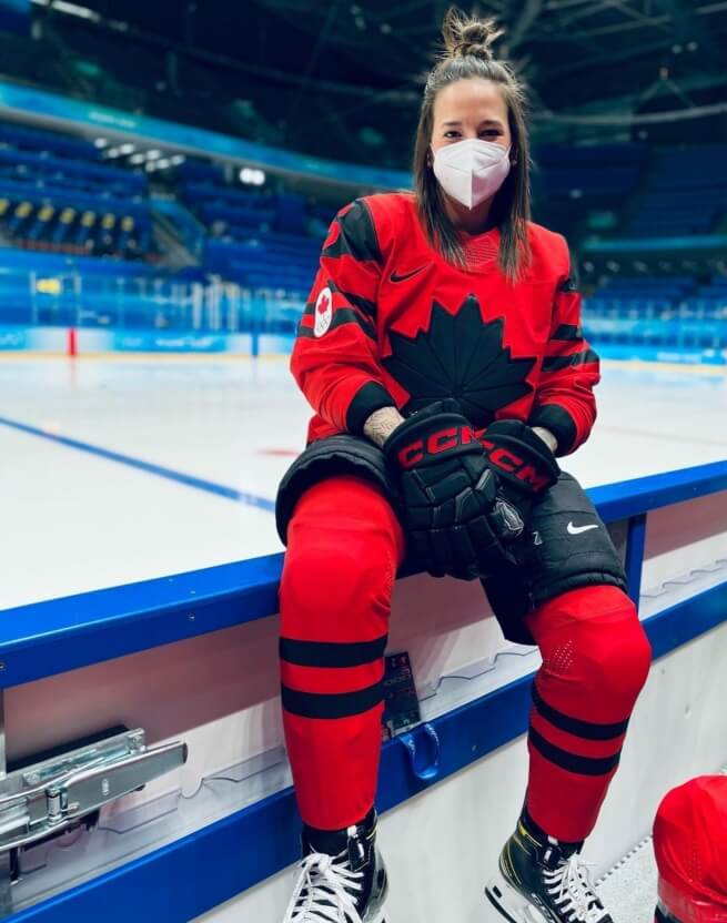 Pechino 2022, al via le Olimpiadi con il record del Canada: 7 giocatrici dichiaratamente queer nell'hockey - 4 melodie daoust - Gay.it