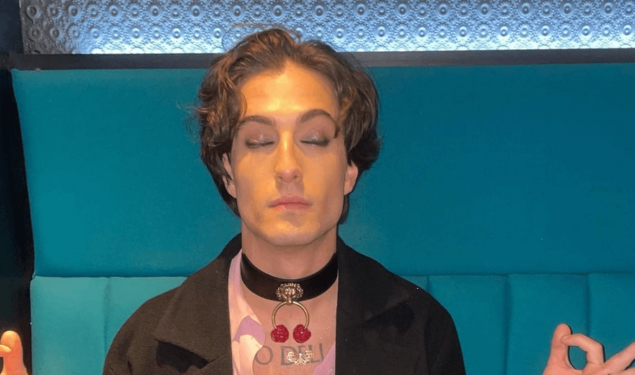 I Maneskin hanno portato il DDL Zan ai Brit Awards 2022: "Sono diritti umani fondamentali" - Damiano chocker 3 - Gay.it