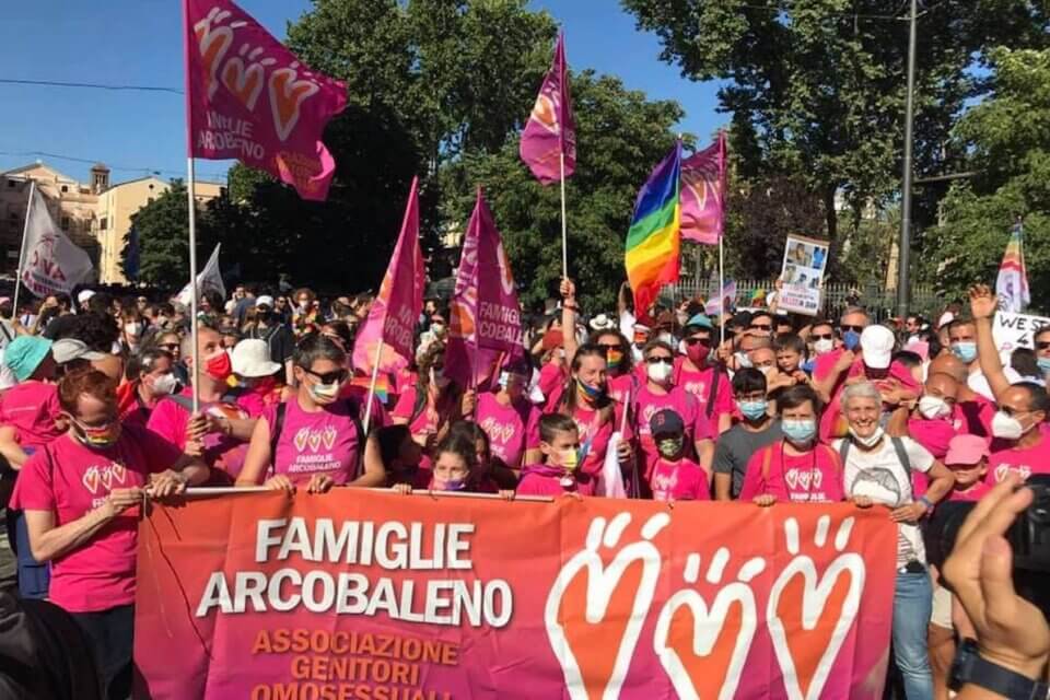 Famiglie Arcobaleno, hackerato il sito: "Mai successo, siamo sotto attacco informatico e politico" - Famiglie Arcobaleno 1 - Gay.it
