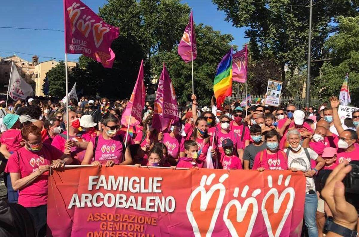 Famiglie Arcobaleno, hackerato il sito: “Mai successo, siamo sotto attacco informatico e politico”