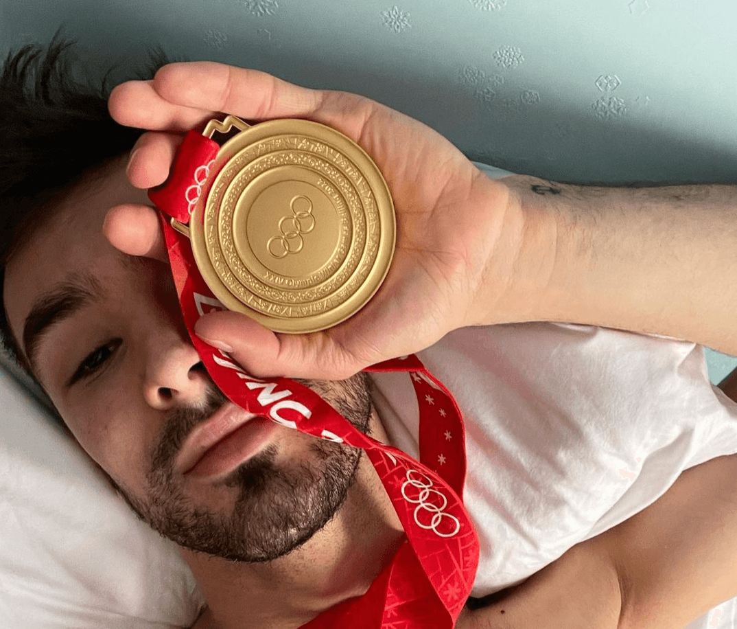 Pechino 2022, ecco tutti gli atleti dichiaratamente LGBT premiati con una medaglia - Guillaume Cizeron 2 - Gay.it