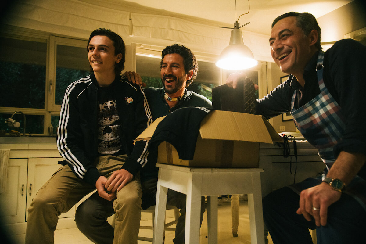 Il Filo Invisibile, la recensione: Normalità di una famiglia arcobaleno discriminata dallo Stato italiano - IL FILO INVISIBILE 3 - Gay.it
