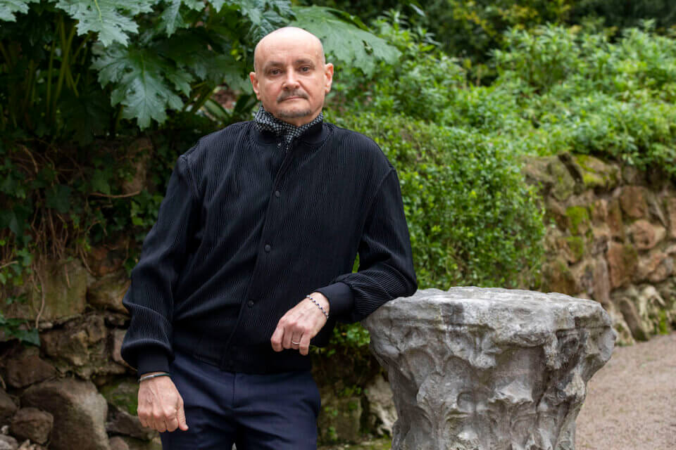 Il Filo Invisibile, il regista Marco Simon Puccioni papà in una famiglia arcobaleno. La sua storia tra doc e film - Il Filo Invisibile Marco Simon Puccioni - Gay.it