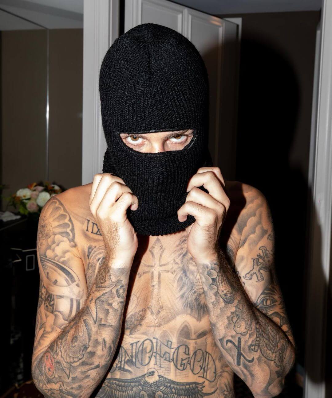 Justin Bieber balaclava gay.it