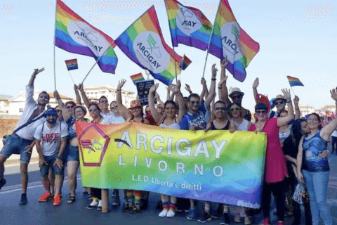 Toscana Pride 2022 il 18 giugno a Livorno: "Torniamo in piazza per rivendicare i nostri diritti" - Livorno Pride 2022 - Gay.it