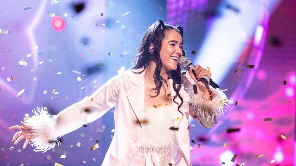 Eurovision 2022, Brooke Scullion per l’Irlanda e una canzone “For the Gays” – VIDEO
