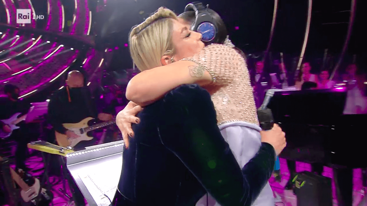 Sanremo 2022, Emma e il suo gesto femminista sul palco - emma20michielin - Gay.it