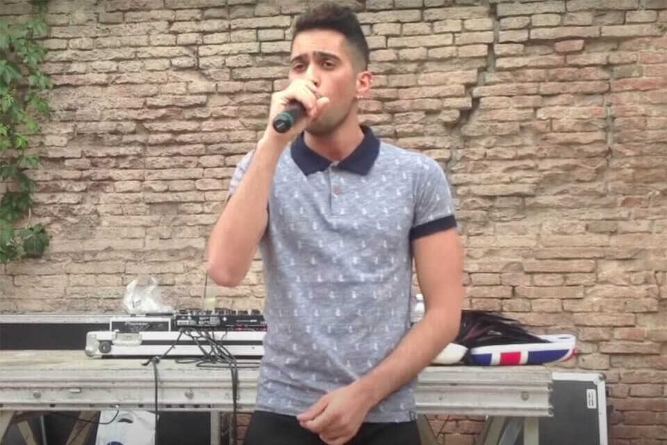 Il video di Mahmood giovanissimo al Bologna Pride 2013 che canta ‘Dollars’ di Aloe Blacc