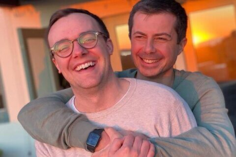 Tucker Carlson e i nuovi deliri della destra USA: "Pete Buttigieg finge di essere gay" - mayorpetevalentines 0 - Gay.it