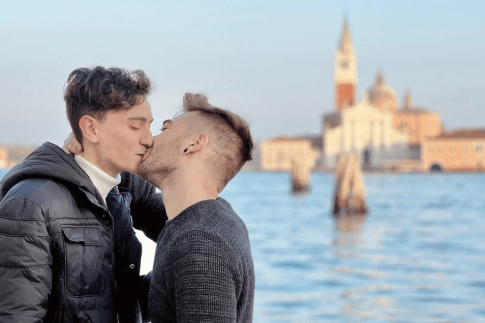 Carnevale di Venezia 2022 su TikTok con la coppia gay Niko&Teo – VIDEO
