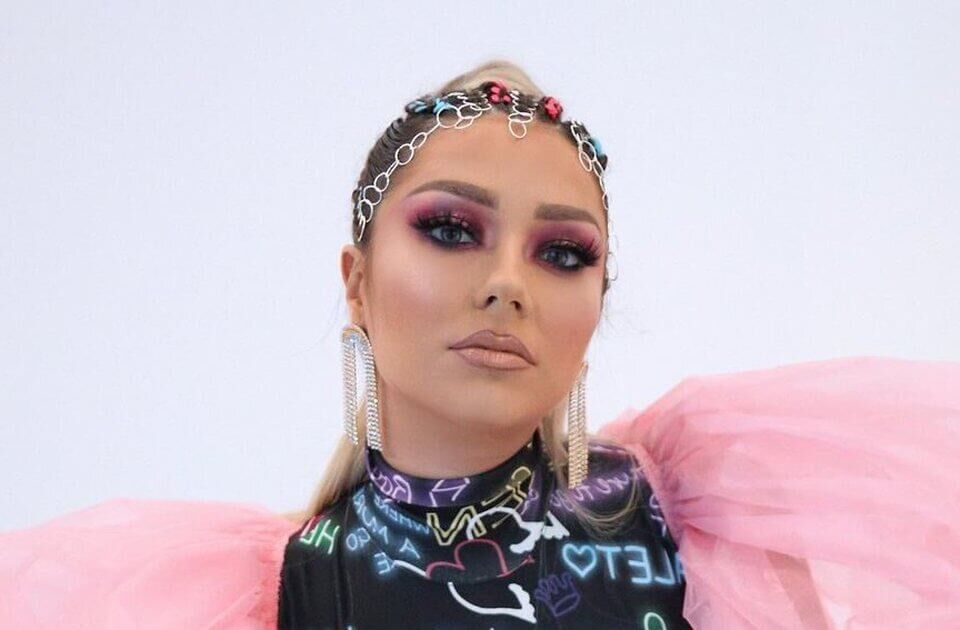 Eurovision 2022, Ronela Hajati per l’Albania: grinta e tanta body positivity – VIDEO