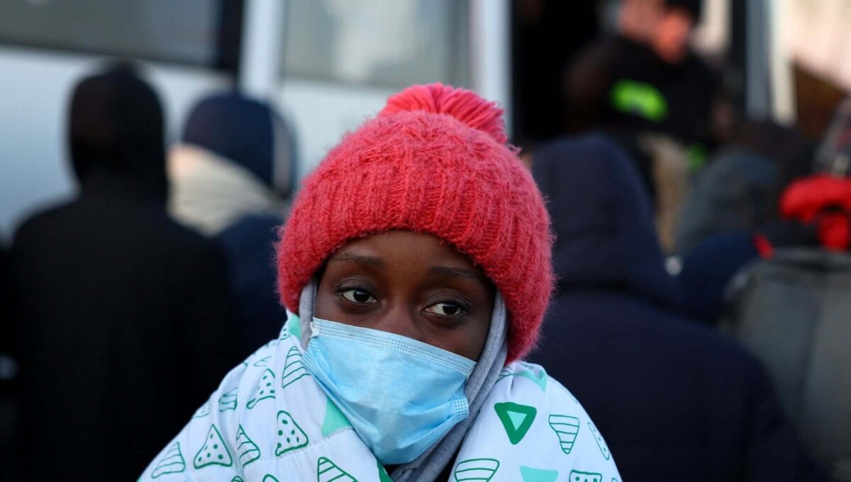 Ucraina, non solo transfobia, ma anche razzismo al confine: “Prima i bianchi, poi i neri”