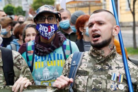 Ucraina: soldati russi catturati da attivisti LGBTQIA+