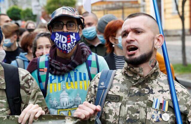 Ucraina: soldati russi catturati da attivisti LGBTQIA+