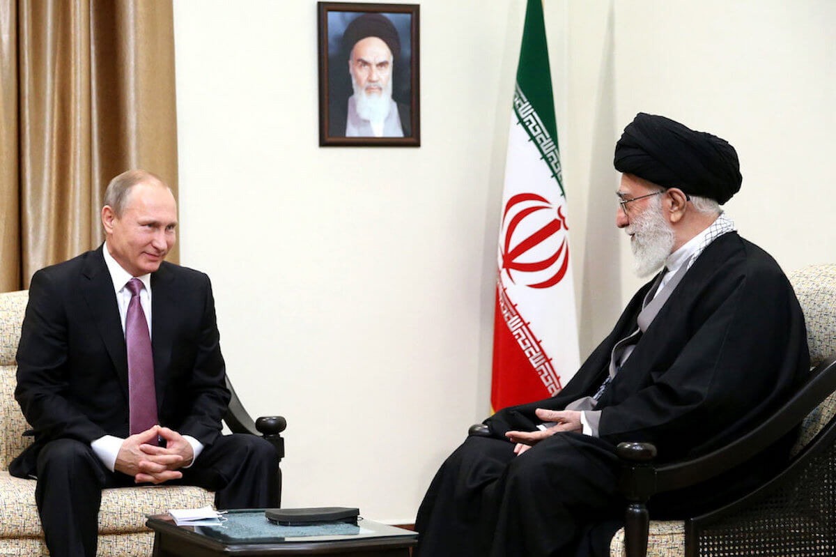 Persone portatrici di omobitransfobia nel 2022 nel mondo - Ali Khamenei and Vladimir Putin - Gay.it