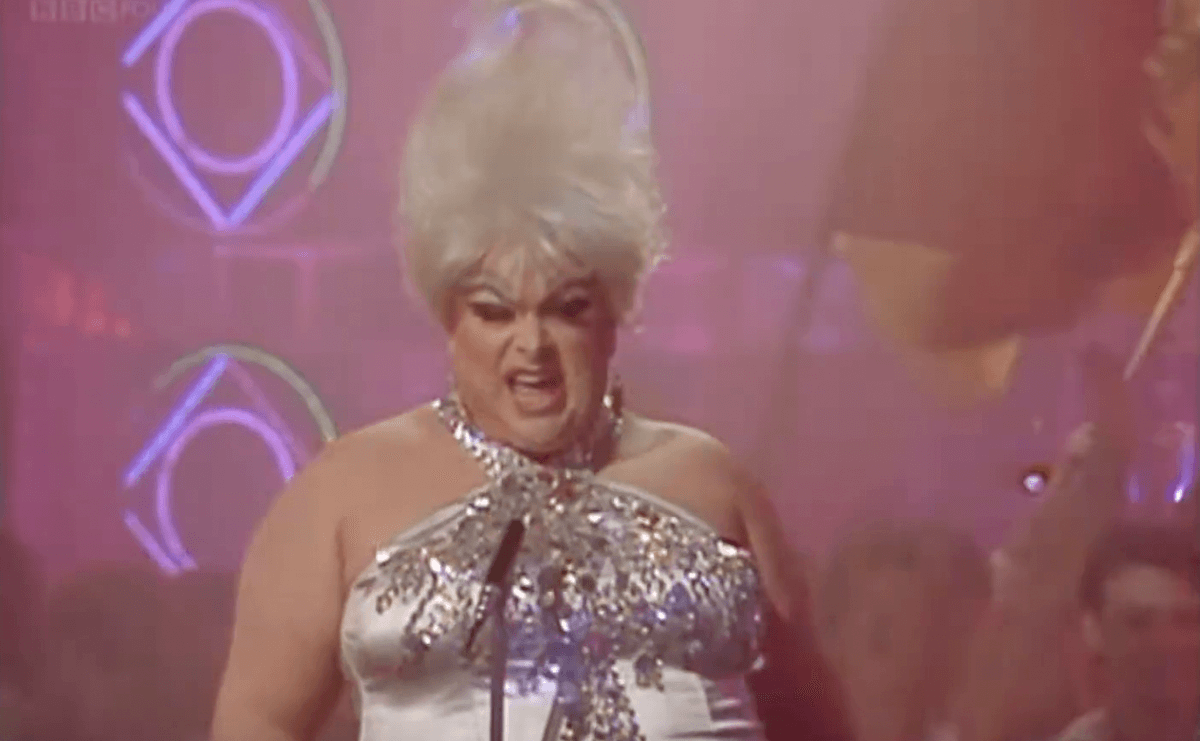 Quando Divine “sconvolse” Top of the Pops con “You Think You’re a Man” – VIDEO
