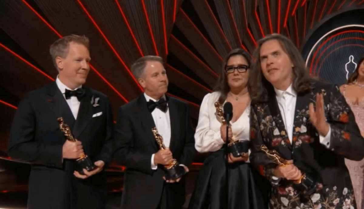 Oscar 2022, vince Encanto e il regista Byron Howard dedica la statuetta a suo marito – VIDEO