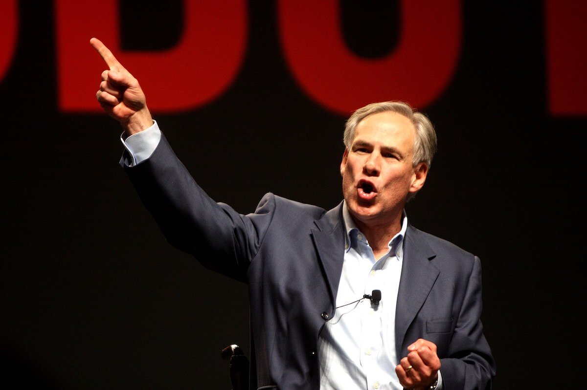 La transfobia istituzionale dilaga negli USA: tutte le leggi presentate Stato per Stato - Greg Abbott - Gay.it