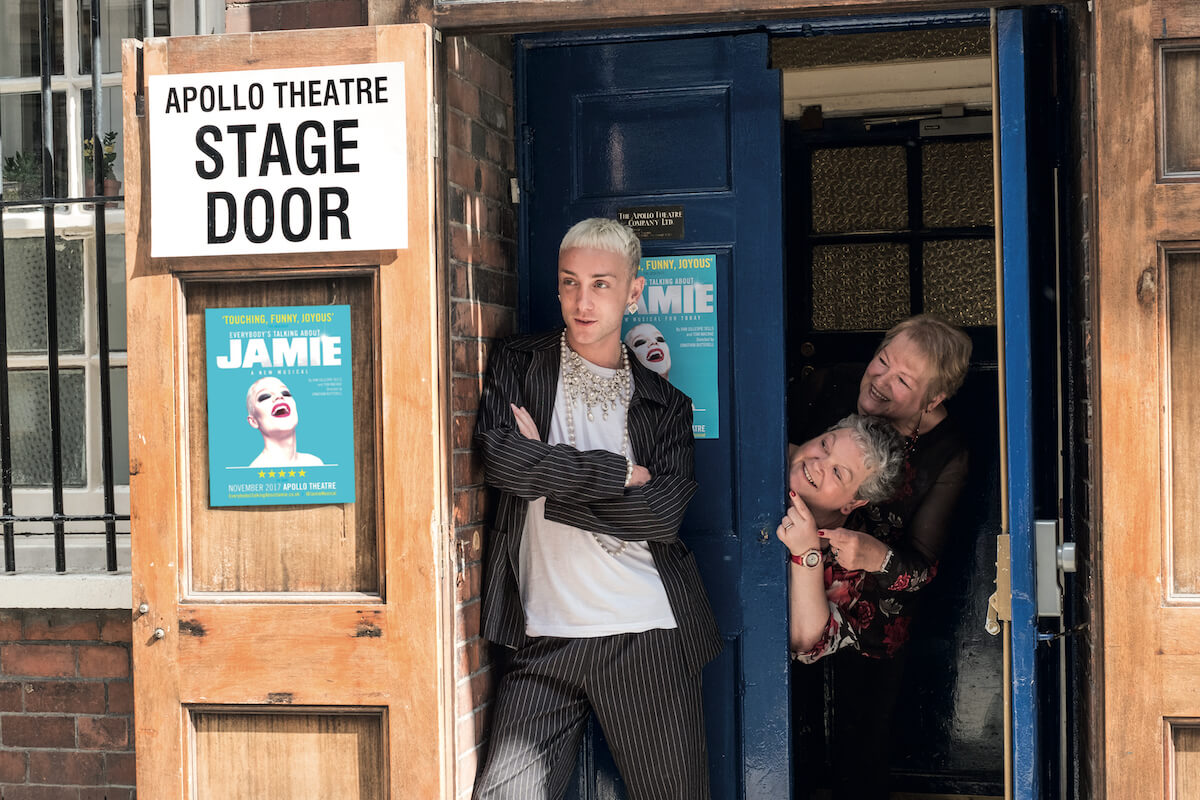 Tutti parlano di Giancarlo Commare, la nostra intervista al Jamie italiano - Jamie at Stage Door with mum and grandma - Gay.it