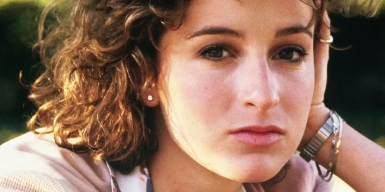 10 celebrità di Hollywood cresciute da genitori queer - Jennifer Grey - Gay.it