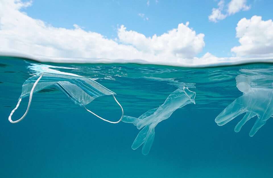 Ambiente: più di 200 milioni di mascherine inutilizzate e bruciate