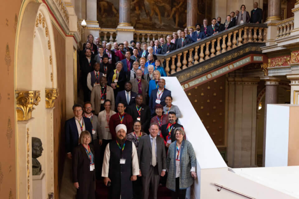 Oltre 150 leader religiosi si impegnano a proteggere le persone LGBTQ+ dalla discriminazione - Oltre 150 leader religiosi si impegnano a proteggere le persone LGBTQ dalla discriminazione 2 - Gay.it