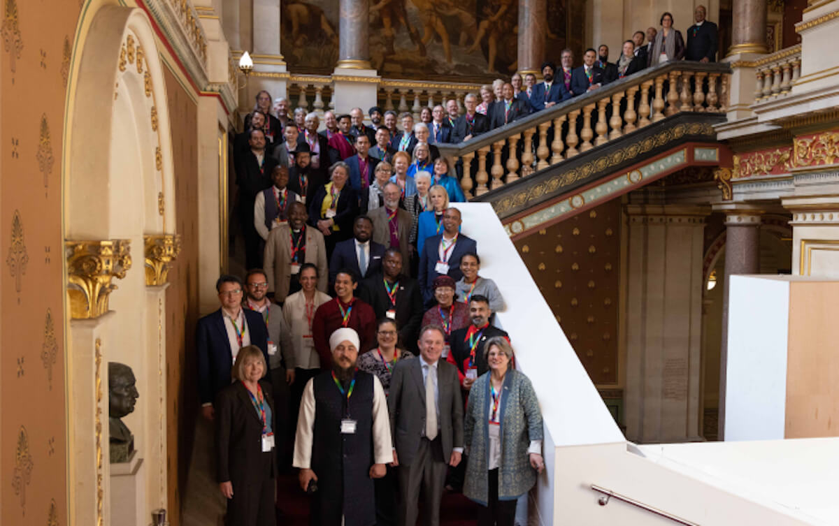 Oltre 150 leader religiosi si impegnano a proteggere le persone LGBTQ+ dalla discriminazione
