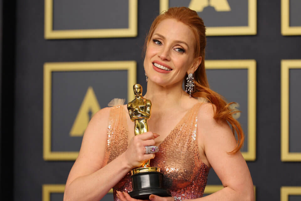 Oscar 2022: Jessica Chastain denuncia leggi anti LGBTQ+ in USA e menziona il suicidio – VIDEO