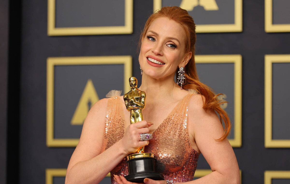 Oscar 2022: Jessica Chastain denuncia leggi anti LGBTQ+ in USA e menziona il suicidio – VIDEO