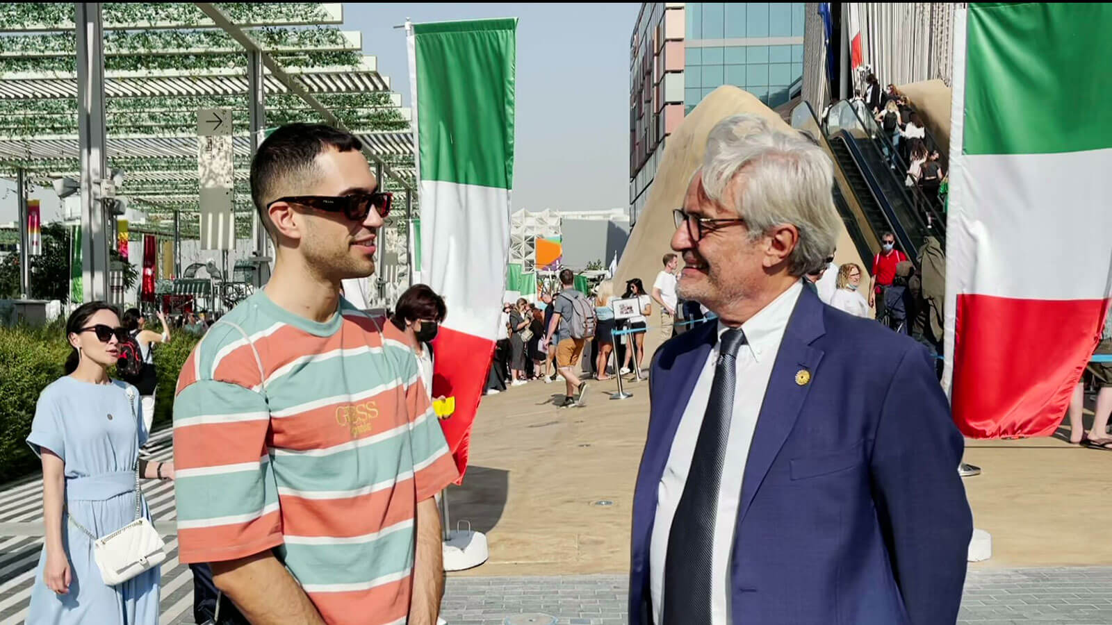 Mahmood supporta l'Ucraina: "Sempre dalla parte degli oppressi", e canta 'Brividi' senza Blanco - mahmood cover - Gay.it