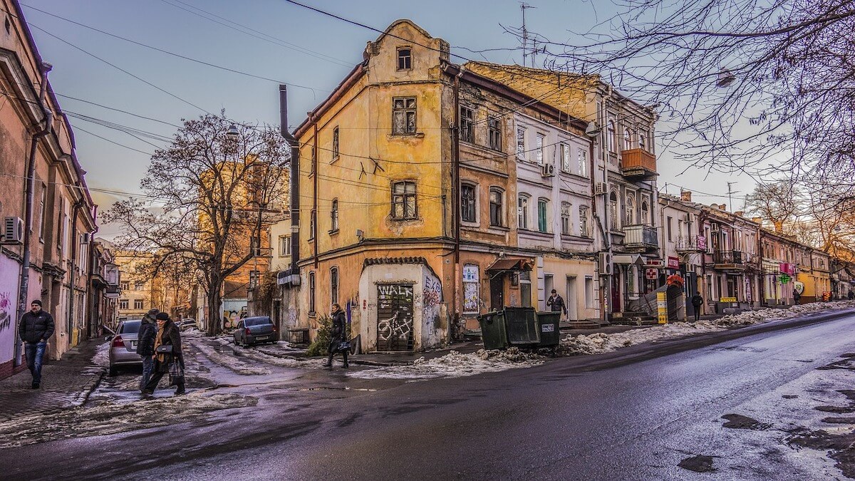 Odessa, il locale LGBTQ+ che prepara da mangiare per i soldati ucraini