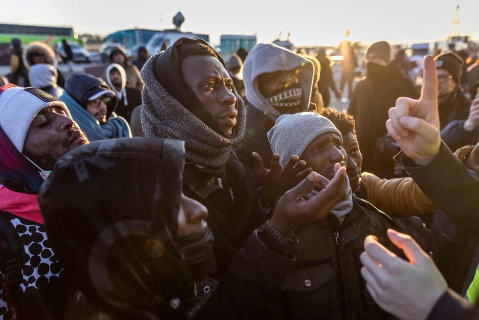 Non solo transfobia, ma anche razzismo al confine ucraino: "Prima i bianchi, poi i neri".