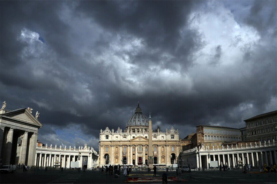 vaticano licenziare prof causa orientamento sessuale