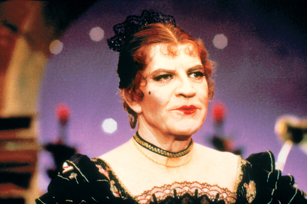 40 anni di Victor/Victoria, capolavoro con Julie Andrews nei panni di un uomo che finge di essere una donna - victor finaldrag - Gay.it