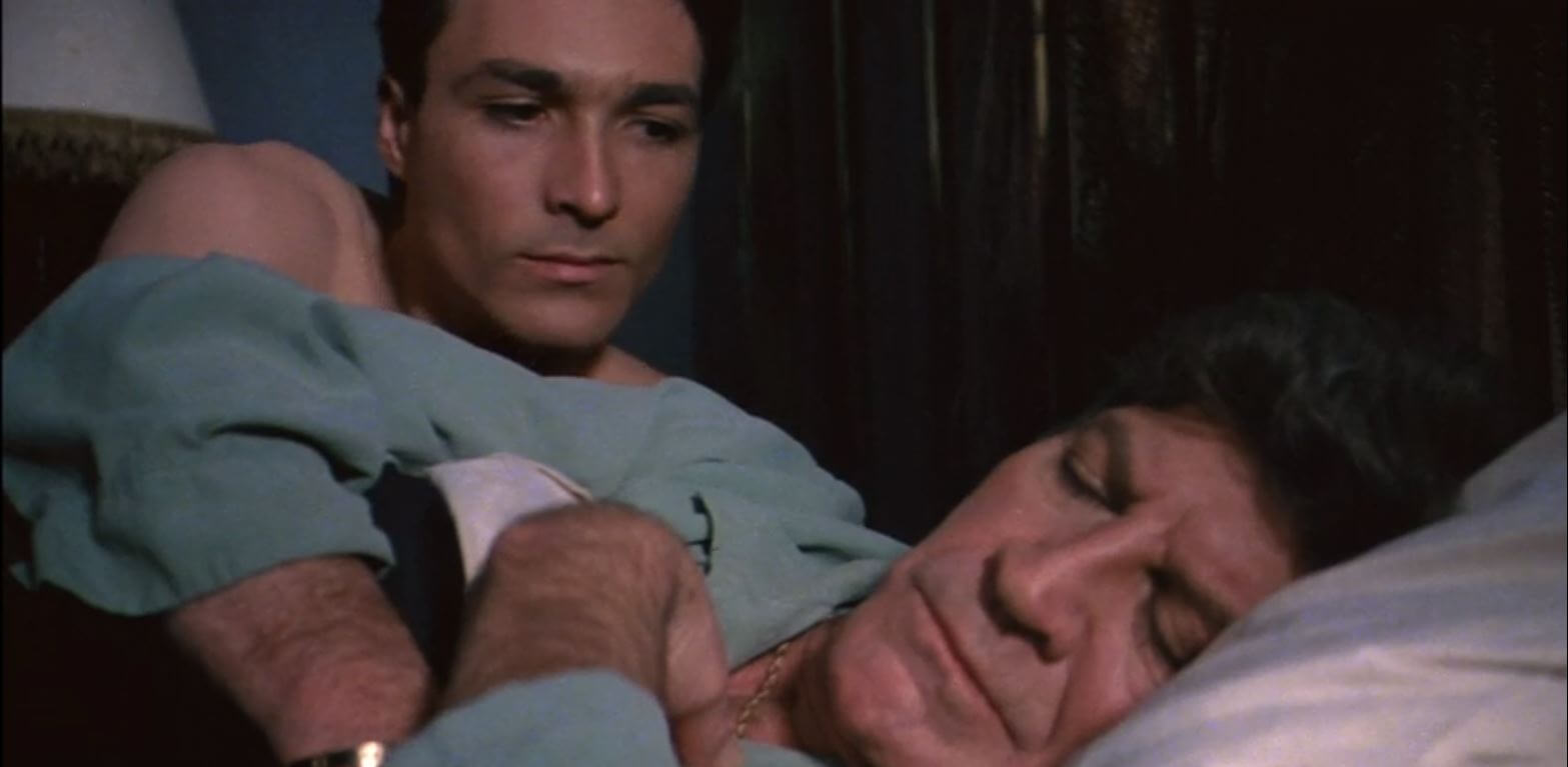 40 anni di Victor/Victoria, capolavoro con Julie Andrews nei panni di un uomo che finge di essere una donna - victor oepningscene - Gay.it