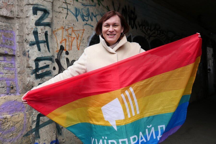Guerra Ucraina, la disperazione delle donne trans costrette a combattere: “Servono farmaci e ormoni”