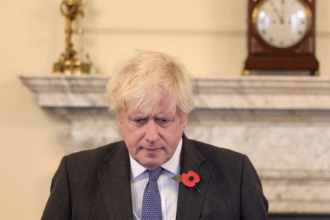Boris Johnson come Donald Trump: "Le donne trans non devono gareggiare negli sport femminili" - Boris Johnson 1 - Gay.it