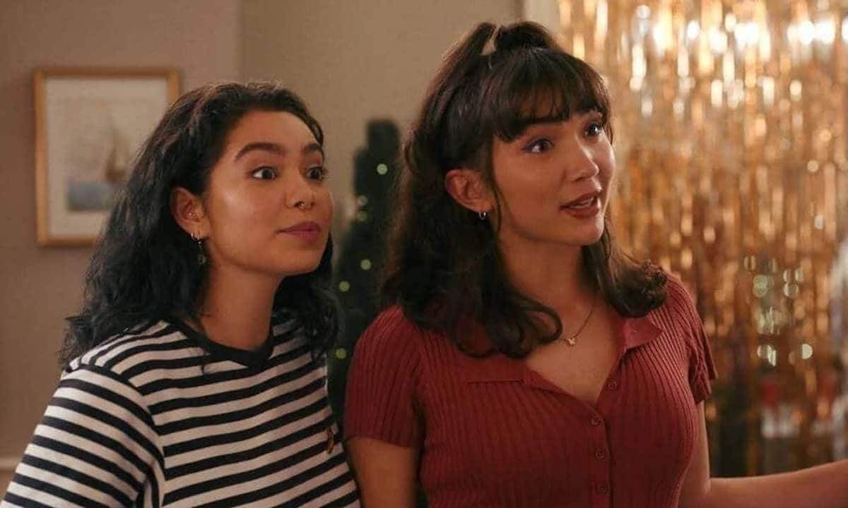 Crush, primo trailer dalla rom-com queer Hulu con Auli'i Cravalho e Rowan Blanchard innamorate - Crush first look - Gay.it
