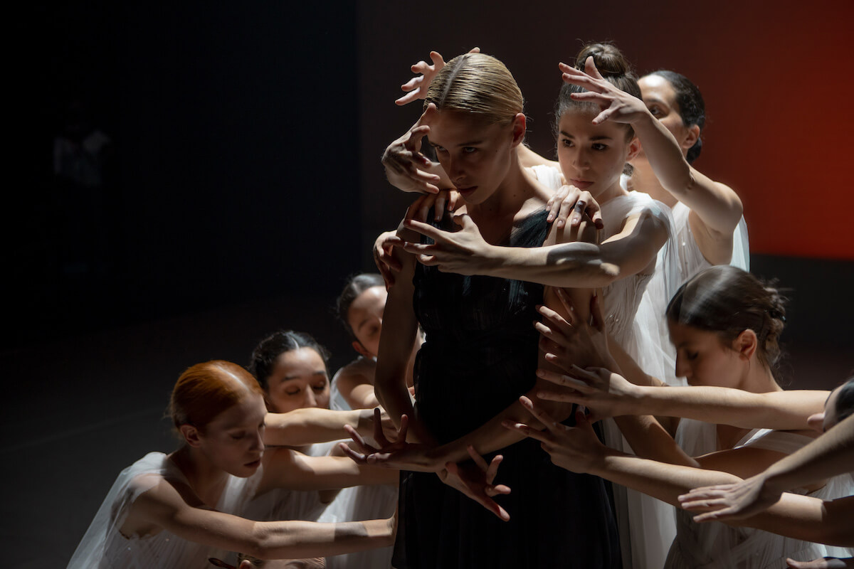 Danzando sul Cristallo, il trailer del thriller Netflix con due ballerine in una una relazione sempre più ossessiva - Danzando sul Cristallo 3 - Gay.it