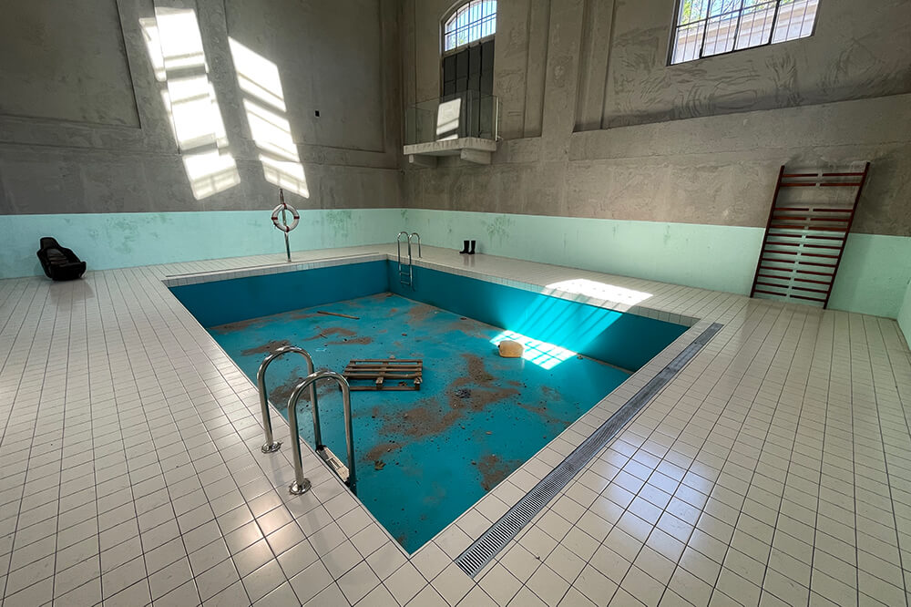 Elmgreen & Dragset - Fondazione Prada - Useless bodies?