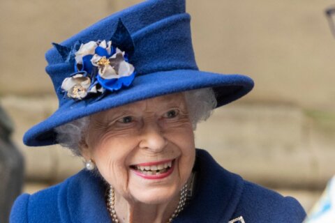 La regina Elisabetta e l'abilismo: "Senza sedia a rotelle per avere più dignità"