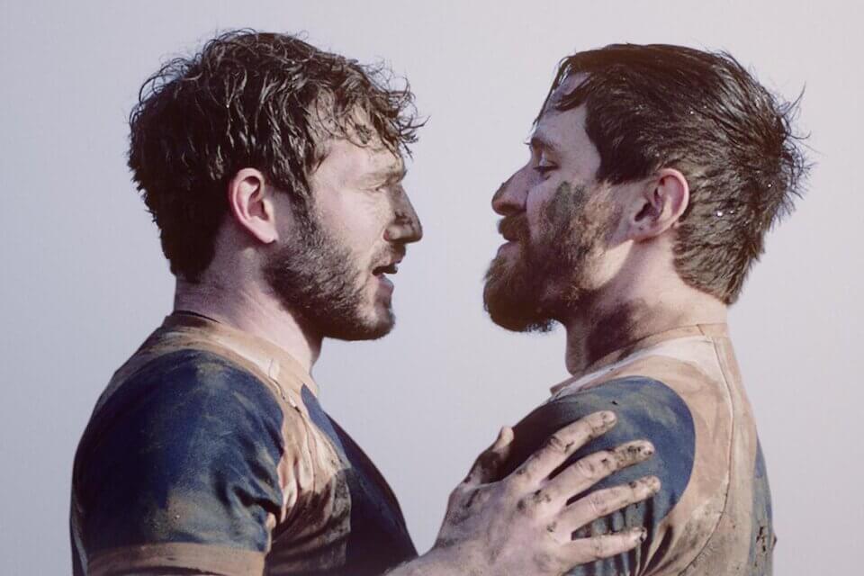 Lovers Torino 2022, i rugbisti gay di "In from the Side" inaugurano il Festival. La recensione - In from the Side cover - Gay.it